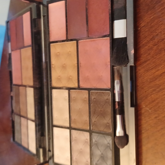 Macy's Face Palette Makeup Powder set - Picture 4 of 4
